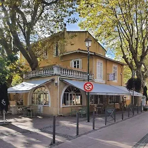 De La Loube Hotel